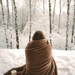 cozy Fabrics and Safe Fits: Breathable Materials, Snug Sleepwear and layering Tips for Cold Weather